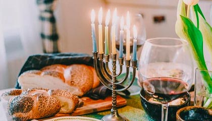 九游APP官网-球迷投票爆料：最具争议的裁判判罚瞬间，球员裁判