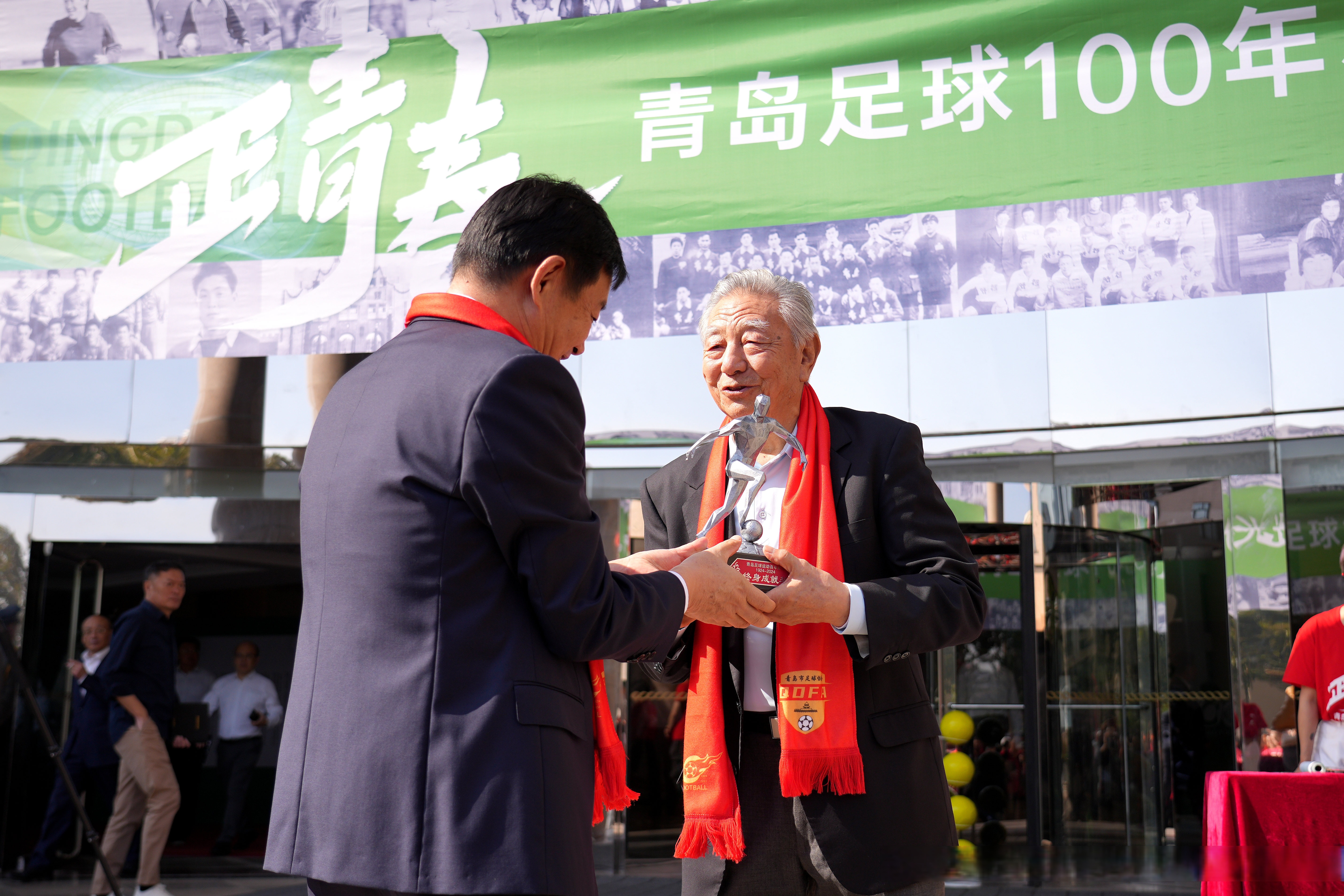 “足球文化公益展在全国巡展，弘扬体育精神”的简单介绍