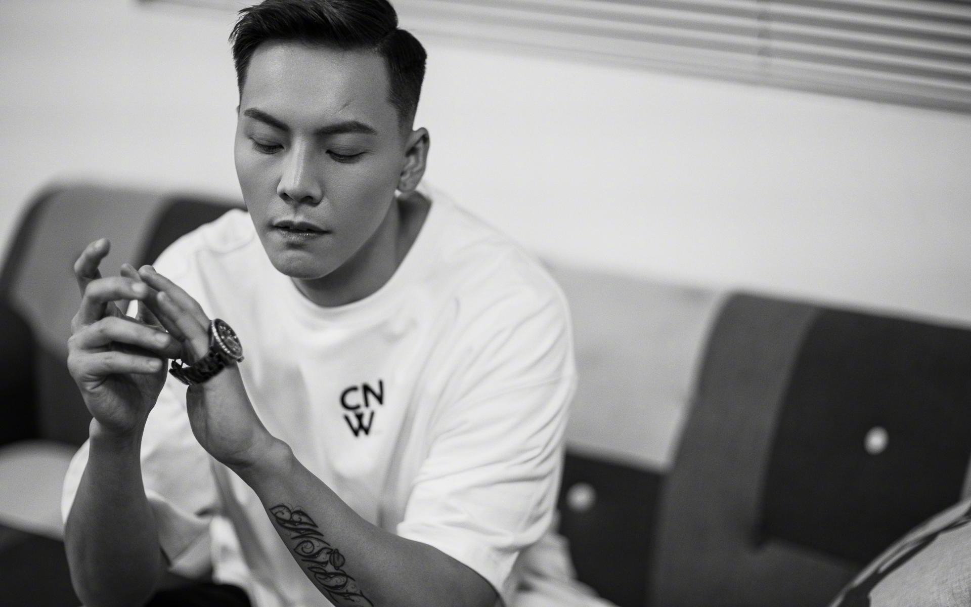 “马科斯·莫奇的灵活防守与精湛技艺，帮助美洲狮队在世界赛场脱颖而出”