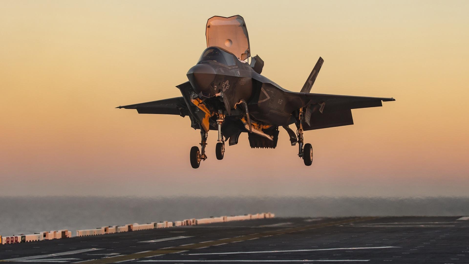 米切尔单节十五分带领骑士反超比分，米切尔22分全队半场18记三分 爵士灭魔术迎九连胜