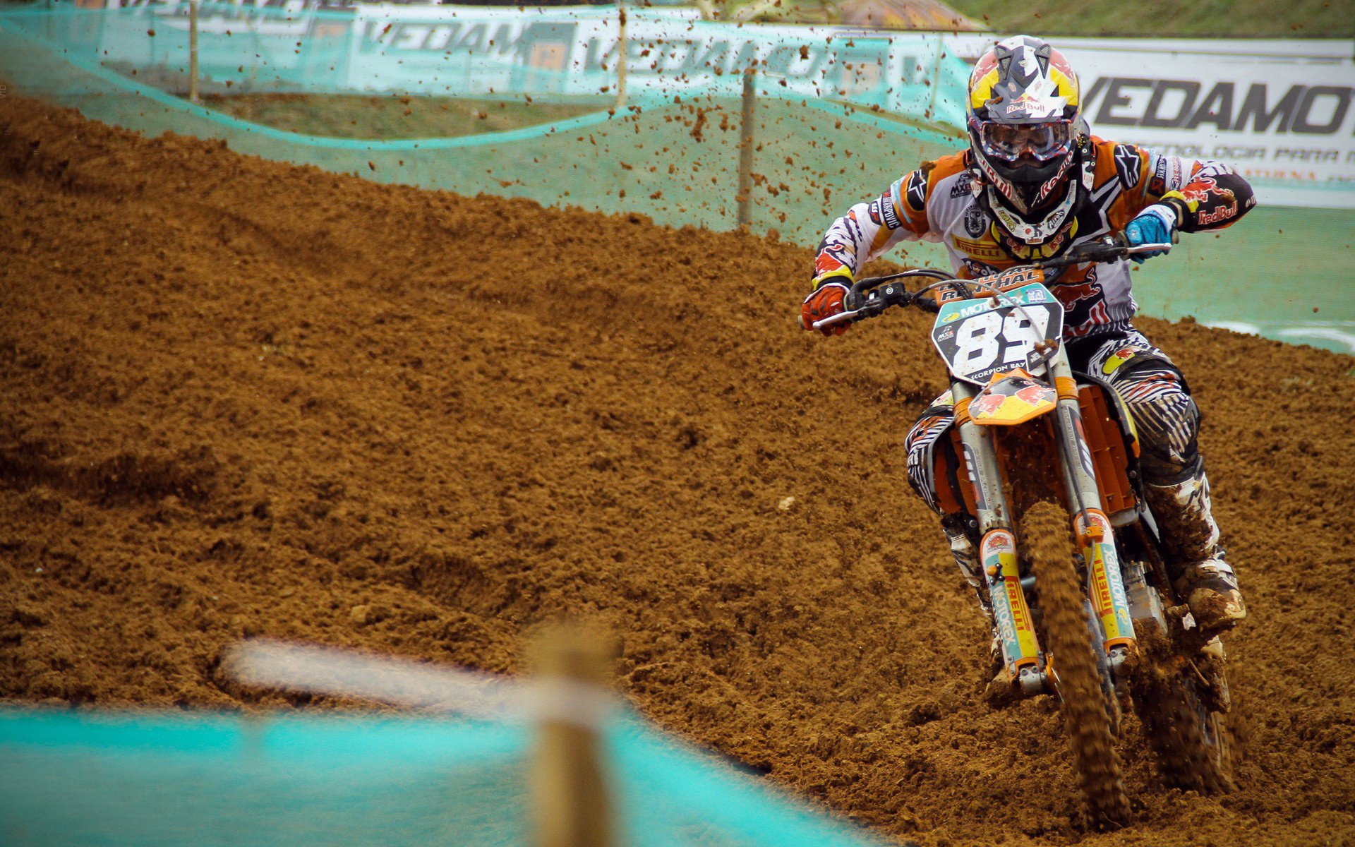 智能材料：未来赛车的革新之路，智能汽车材料